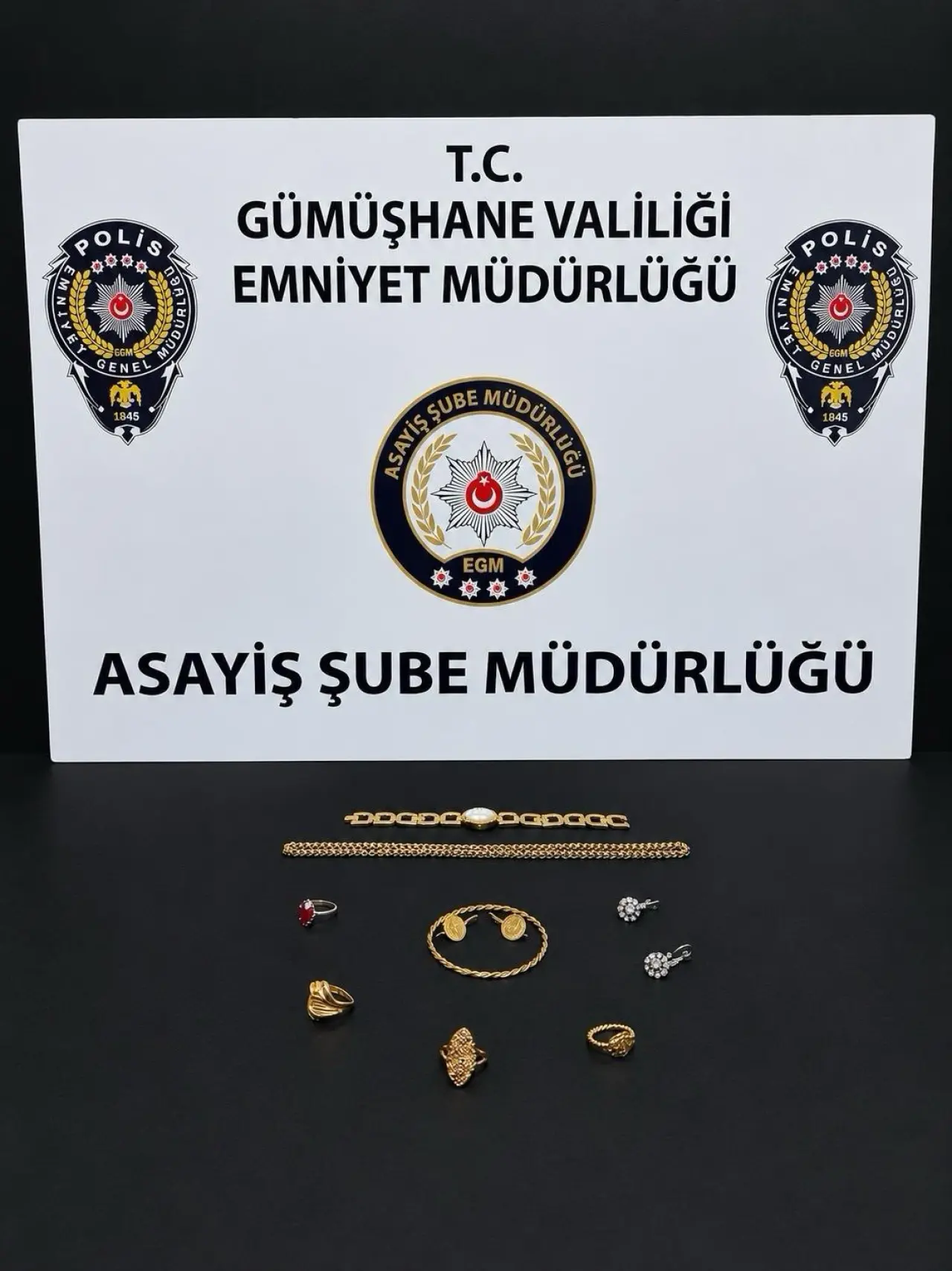 Evden Altın Çalan Hırsız Gümüşhane Emniyetinden Kaçamadı 13