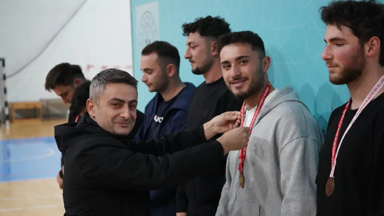 Gümüşhane Kamu Spor Oyunları Futsal Şampiyonu Gümüşhane Valiliği Oldu 18