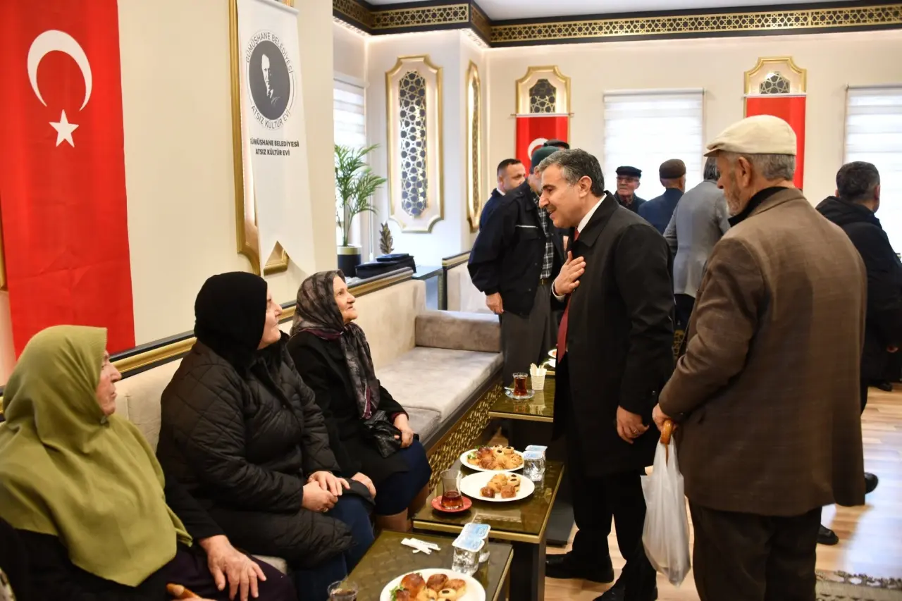 Gümüşhane Protokolü 1 Ekim Yaşlılar Günü Vesilesiyle Kıdemli Vatandaşlarla Bir Araya Geldi 6