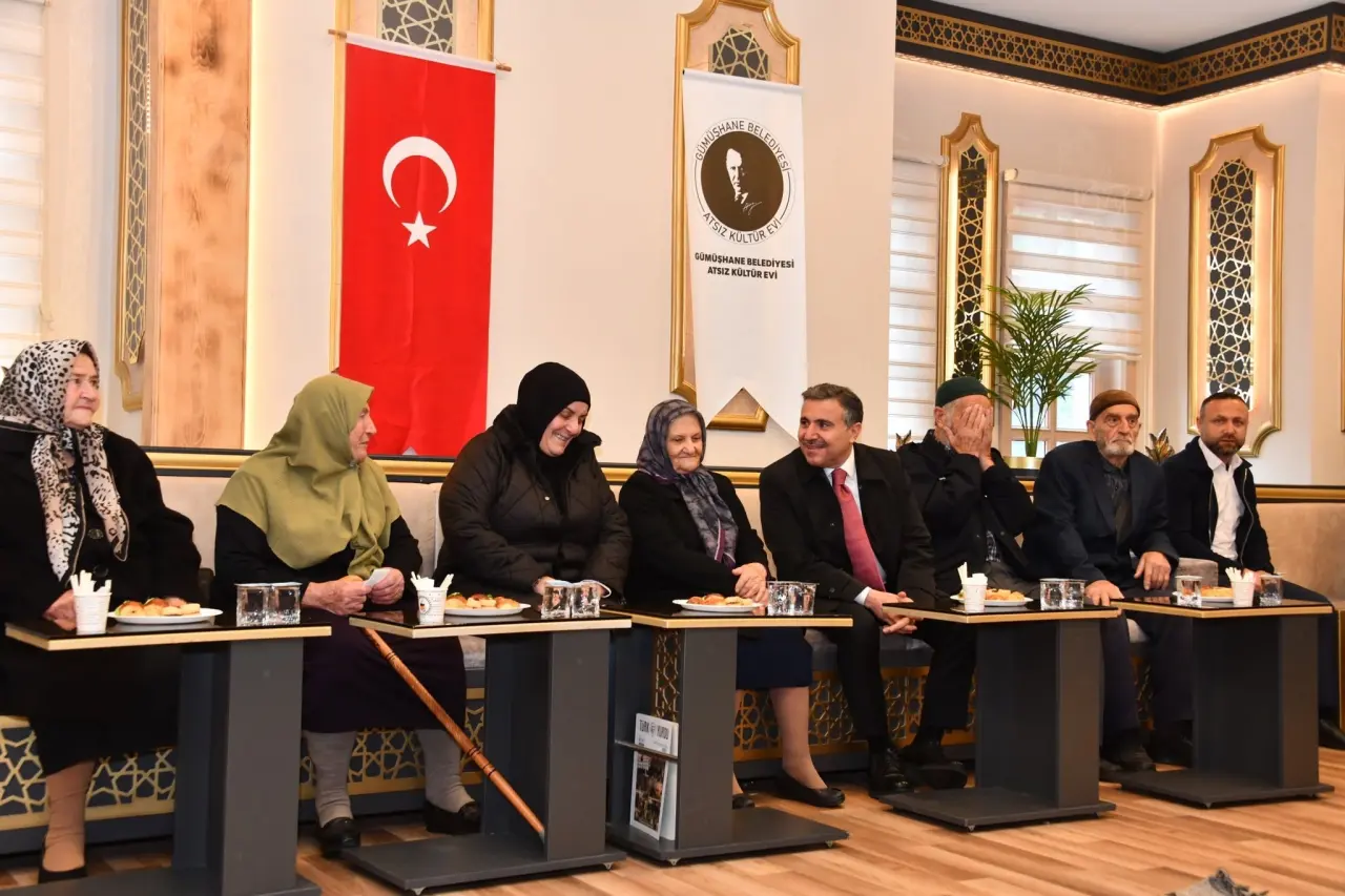 Gümüşhane Protokolü 1 Ekim Yaşlılar Günü Vesilesiyle Kıdemli Vatandaşlarla Bir Araya Geldi 5