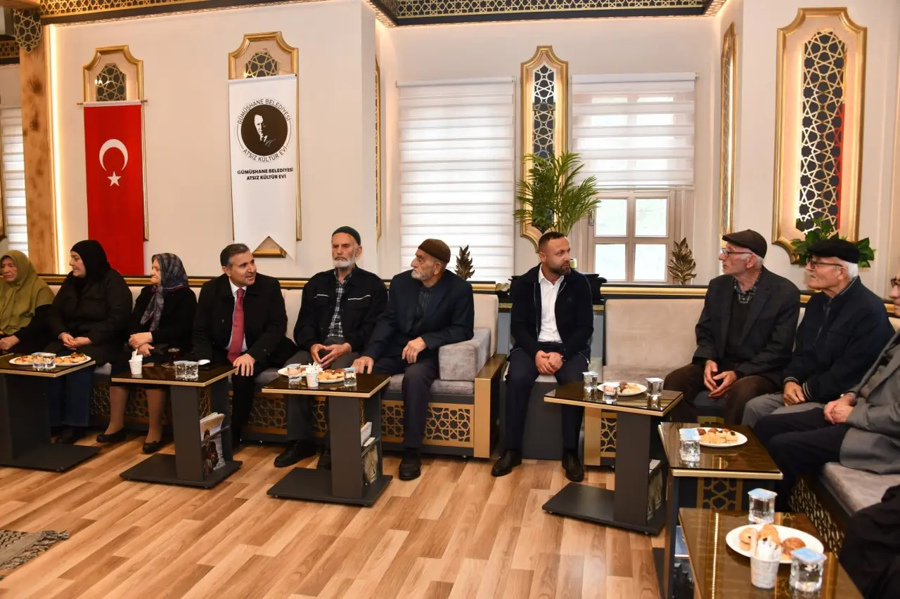 Gümüşhane Protokolü 1 Ekim Yaşlılar Günü Vesilesiyle Kıdemli Vatandaşlarla Bir Araya Geldi 1