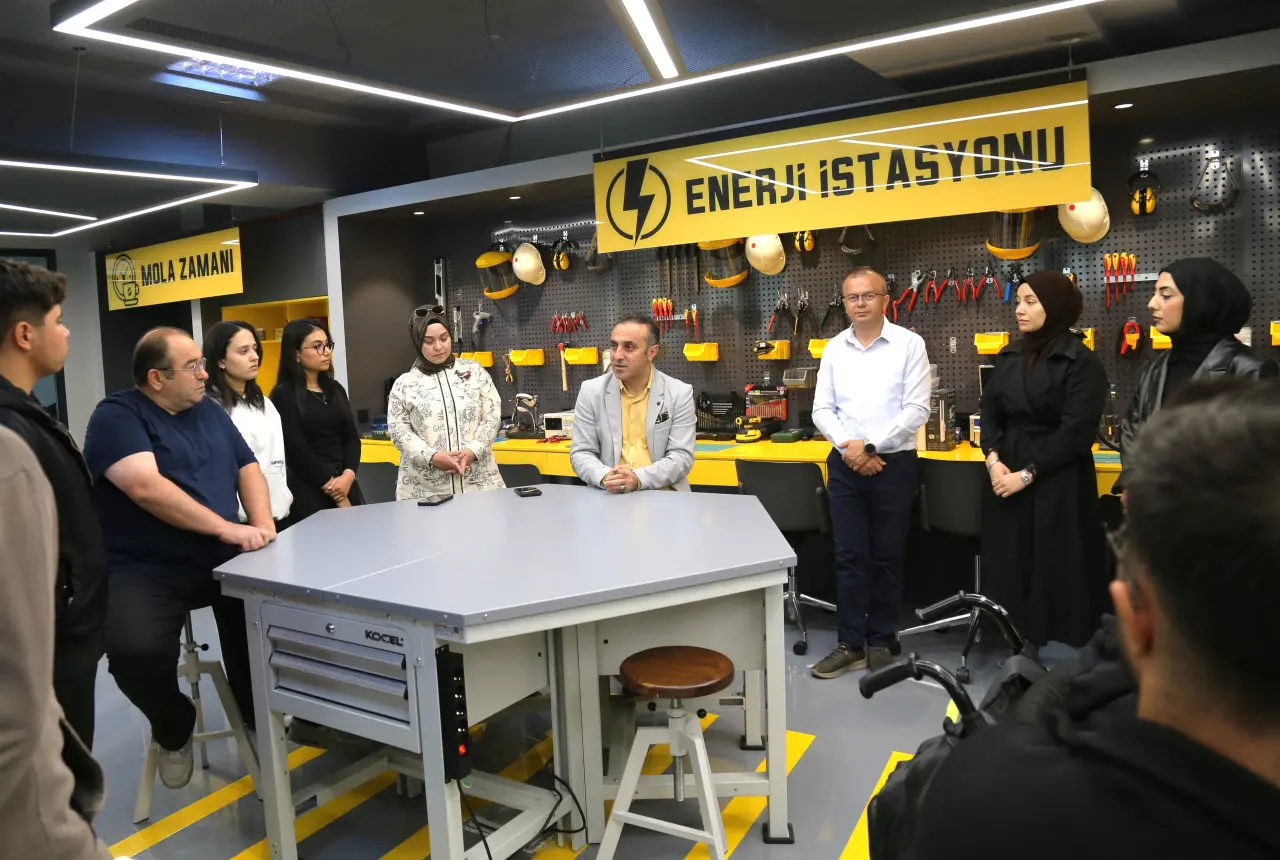 Gümüşhane Üniversitesi Gençlerine Dev İmkan: Hayaller Bu Atölyede Ürüne Dönüşecek 9