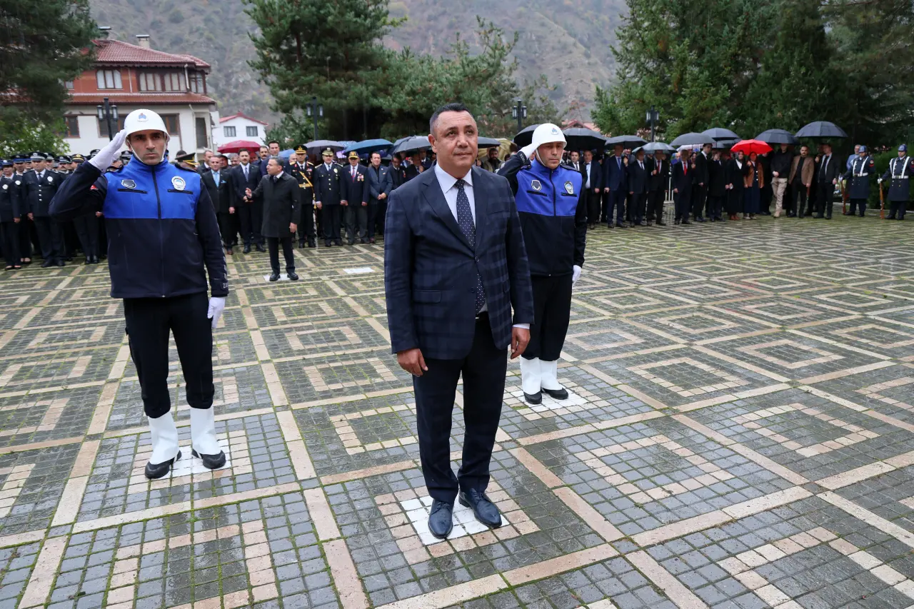 Gümüşhane’de Cumhuriyet Bayramı kutlamaları yağmur altında başladı 11