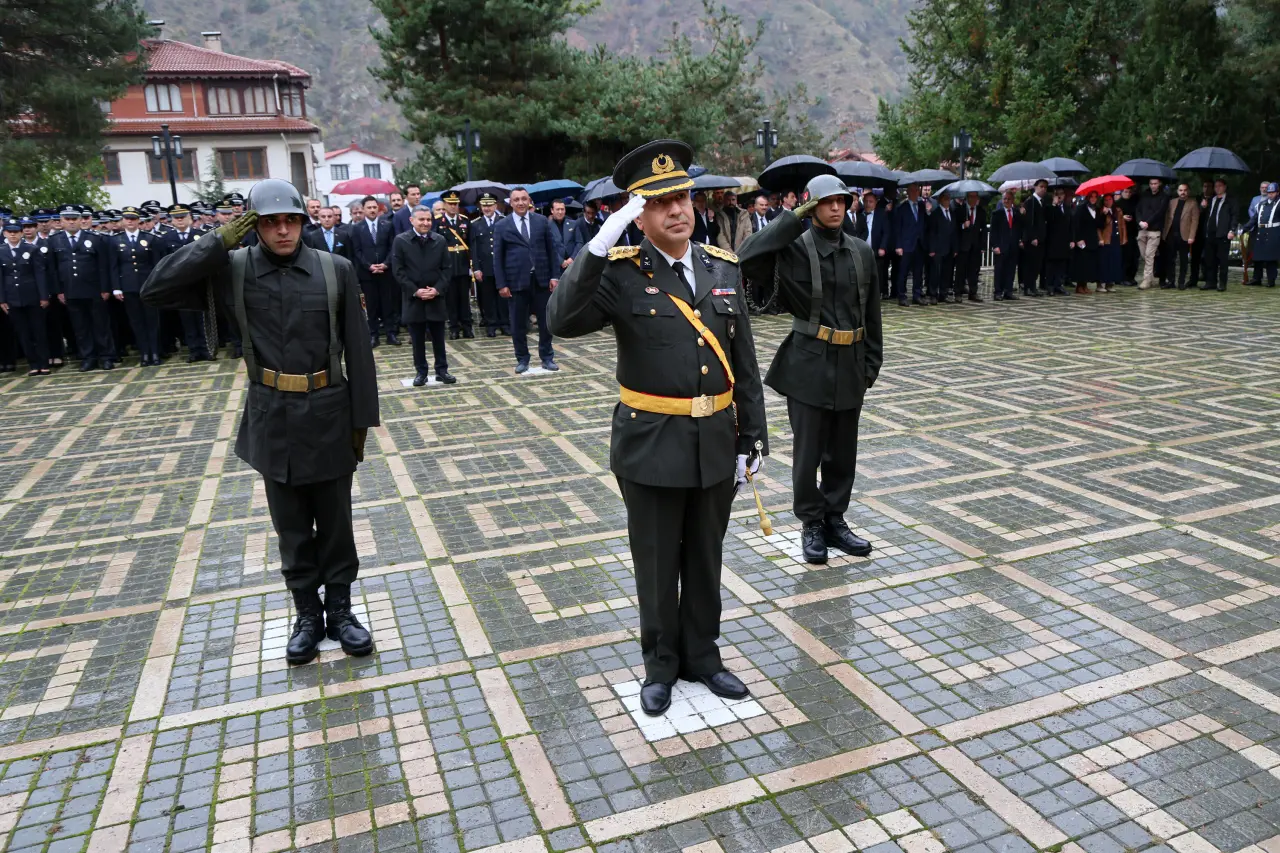 Gümüşhane’de Cumhuriyet Bayramı kutlamaları yağmur altında başladı 10