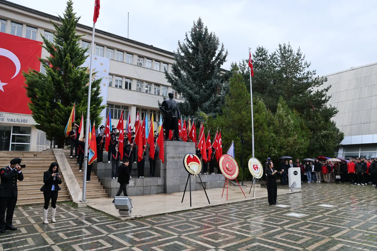 Gümüşhane’de Cumhuriyet Bayramı kutlamaları yağmur altında başladı 15