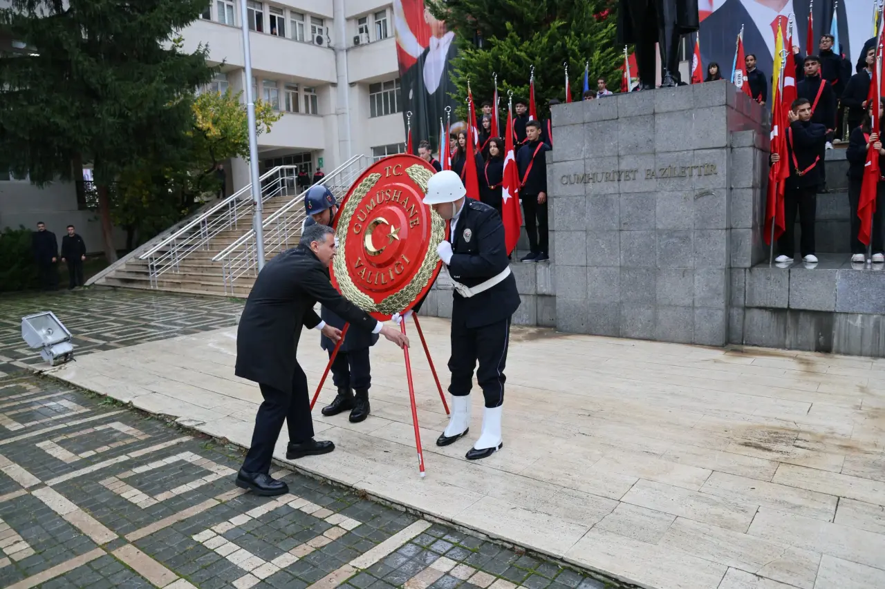Gümüşhane’de Cumhuriyet Bayramı kutlamaları yağmur altında başladı 5