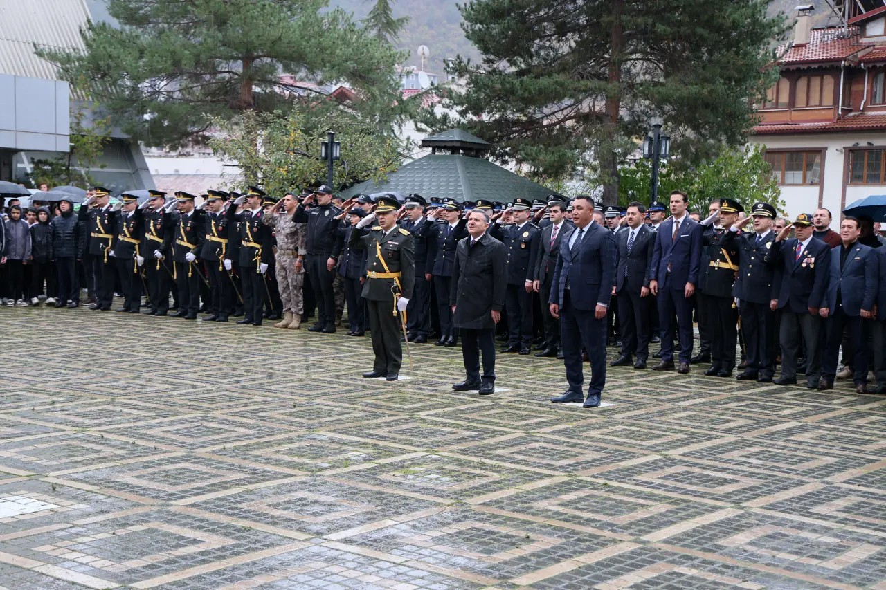 Gümüşhane’de Cumhuriyet Bayramı kutlamaları yağmur altında başladı 14