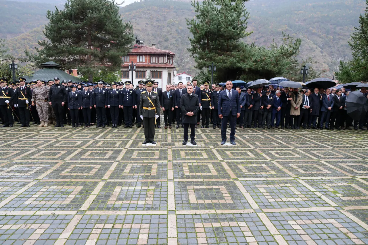 Gümüşhane’de Cumhuriyet Bayramı kutlamaları yağmur altında başladı 8