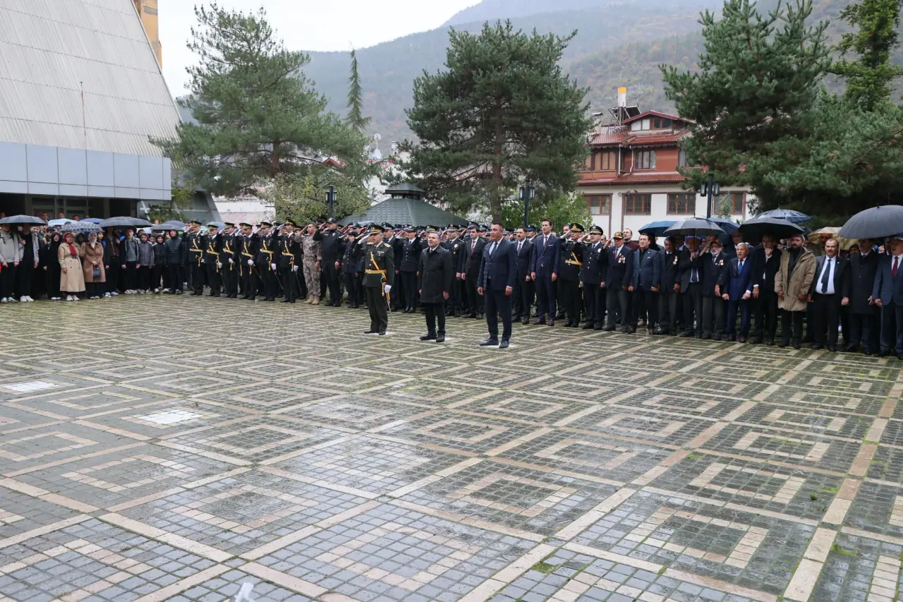 Gümüşhane’de Cumhuriyet Bayramı kutlamaları yağmur altında başladı 7