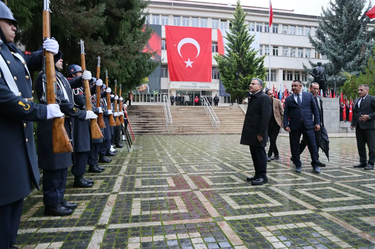 Gümüşhane’de Cumhuriyet Bayramı kutlamaları yağmur altında başladı 6