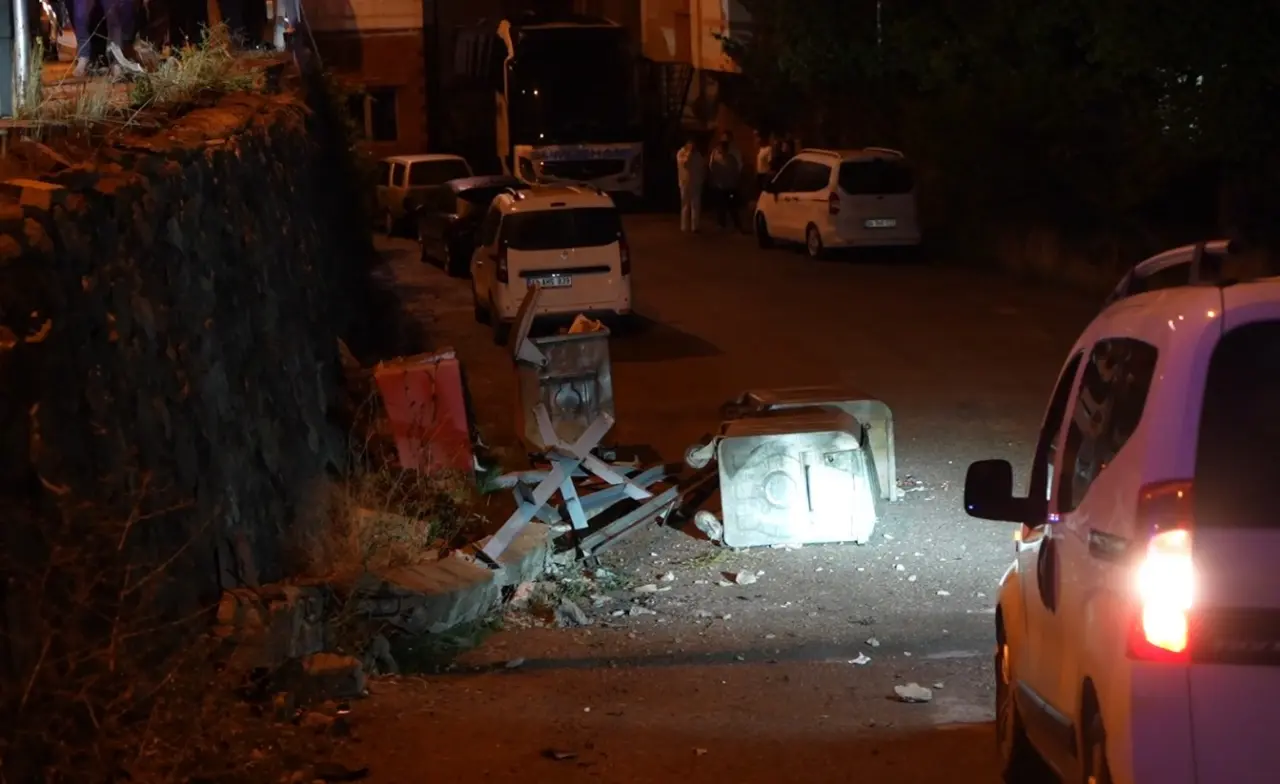 Gümüşhane'de kontrolden çıkan araç kaldırımdaki öğrenciye çarptı: 4 yaralı 3