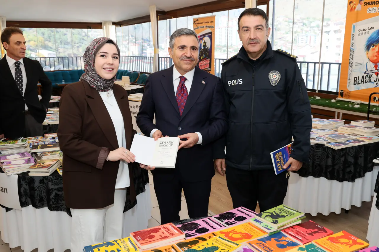 Gümüşhane'de Kültür Şöleni Başladı: Onlarca Yayınevi ve Yazar Bu Fuarda Buluşuyor! 36