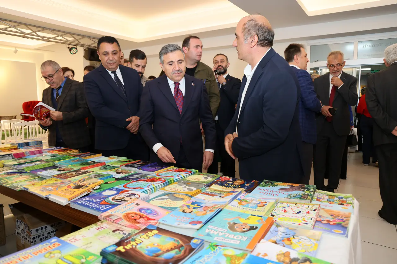 Gümüşhane'de Kültür Şöleni Başladı: Onlarca Yayınevi ve Yazar Bu Fuarda Buluşuyor! 20