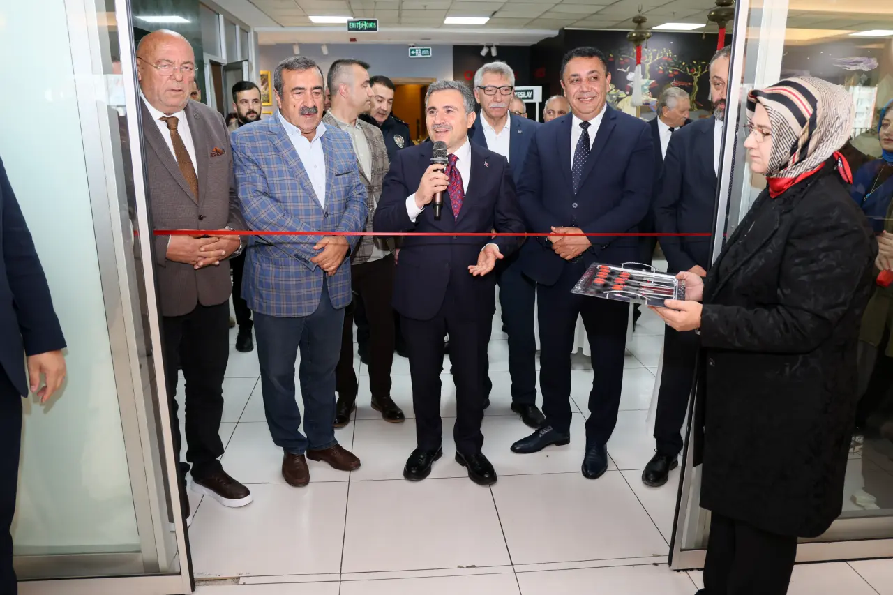 Gümüşhane'de Kültür Şöleni Başladı: Onlarca Yayınevi ve Yazar Bu Fuarda Buluşuyor! 8