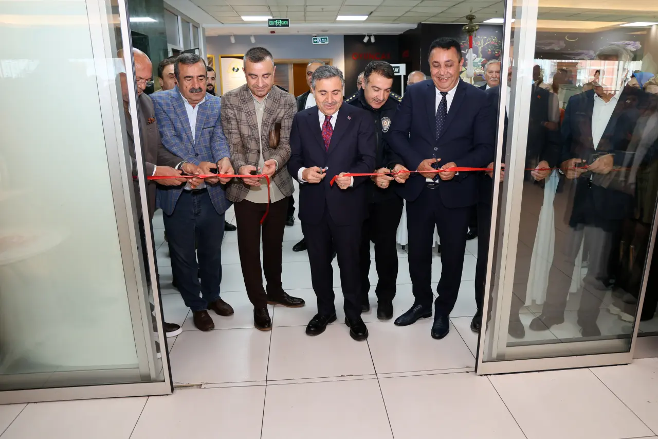 Gümüşhane'de Kültür Şöleni Başladı: Onlarca Yayınevi ve Yazar Bu Fuarda Buluşuyor! 12