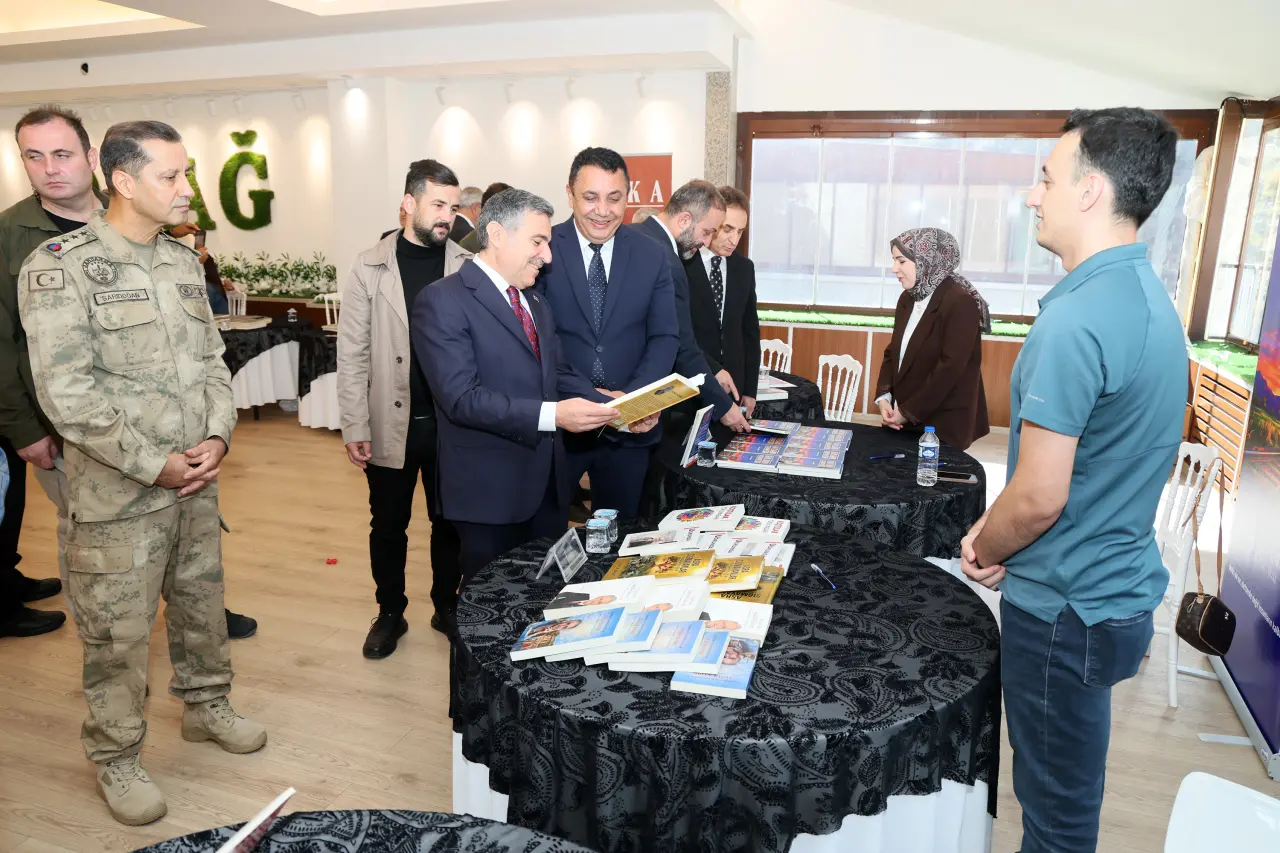 Gümüşhane'de Kültür Şöleni Başladı: Onlarca Yayınevi ve Yazar Bu Fuarda Buluşuyor! 11