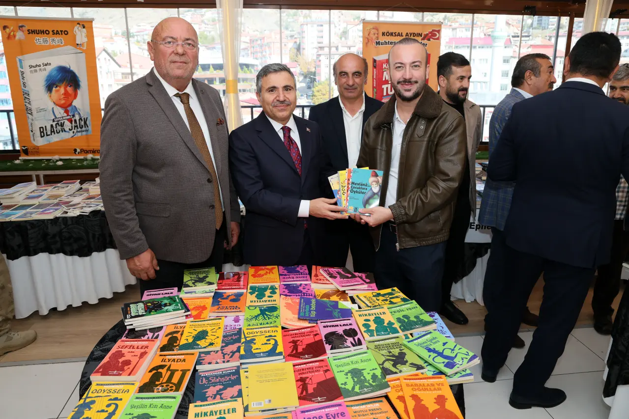Gümüşhane'de Kültür Şöleni Başladı: Onlarca Yayınevi ve Yazar Bu Fuarda Buluşuyor! 38