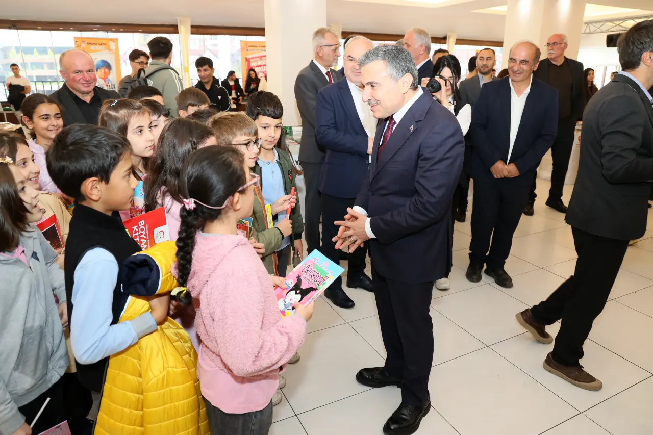 Gümüşhane'de Kültür Şöleni Başladı: Onlarca Yayınevi ve Yazar Bu Fuarda Buluşuyor! 1
