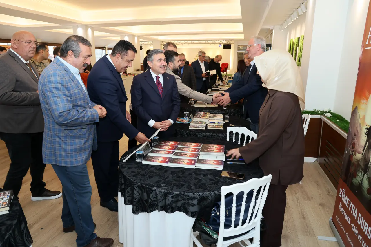 Gümüşhane'de Kültür Şöleni Başladı: Onlarca Yayınevi ve Yazar Bu Fuarda Buluşuyor! 25