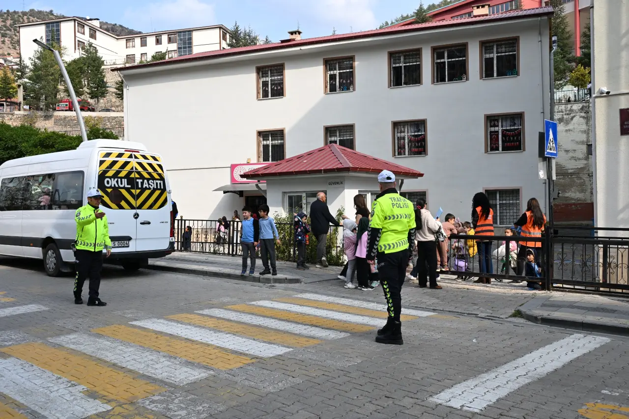 Gümüşhane’de Okul Çevrelerinde Drone Destekli Güvenlik Denetimi Gerçekleştirildi 3
