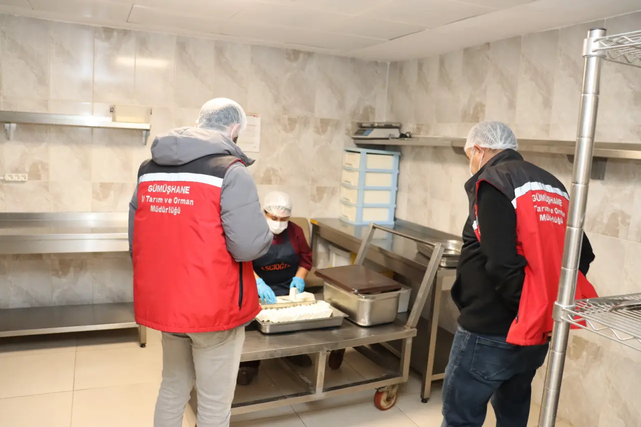 Gümüşhane'deki Öğrenci Yurtlarında Gıda Denetimleri Aralıksız Sürüyor 6