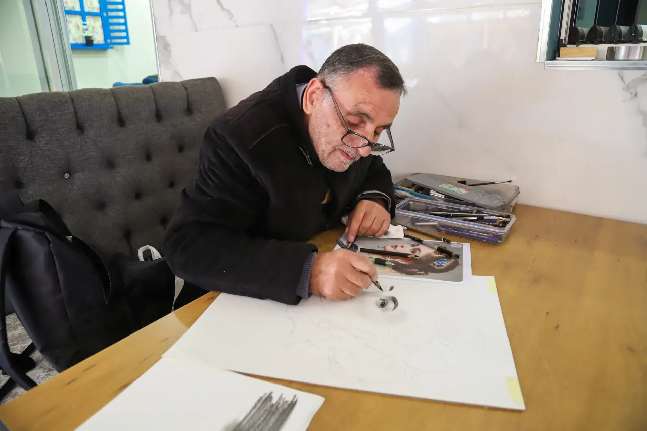 Gümüşhaneli Ressam Fikret Bozkır Portreleriyle İz Bırakıyor 5
