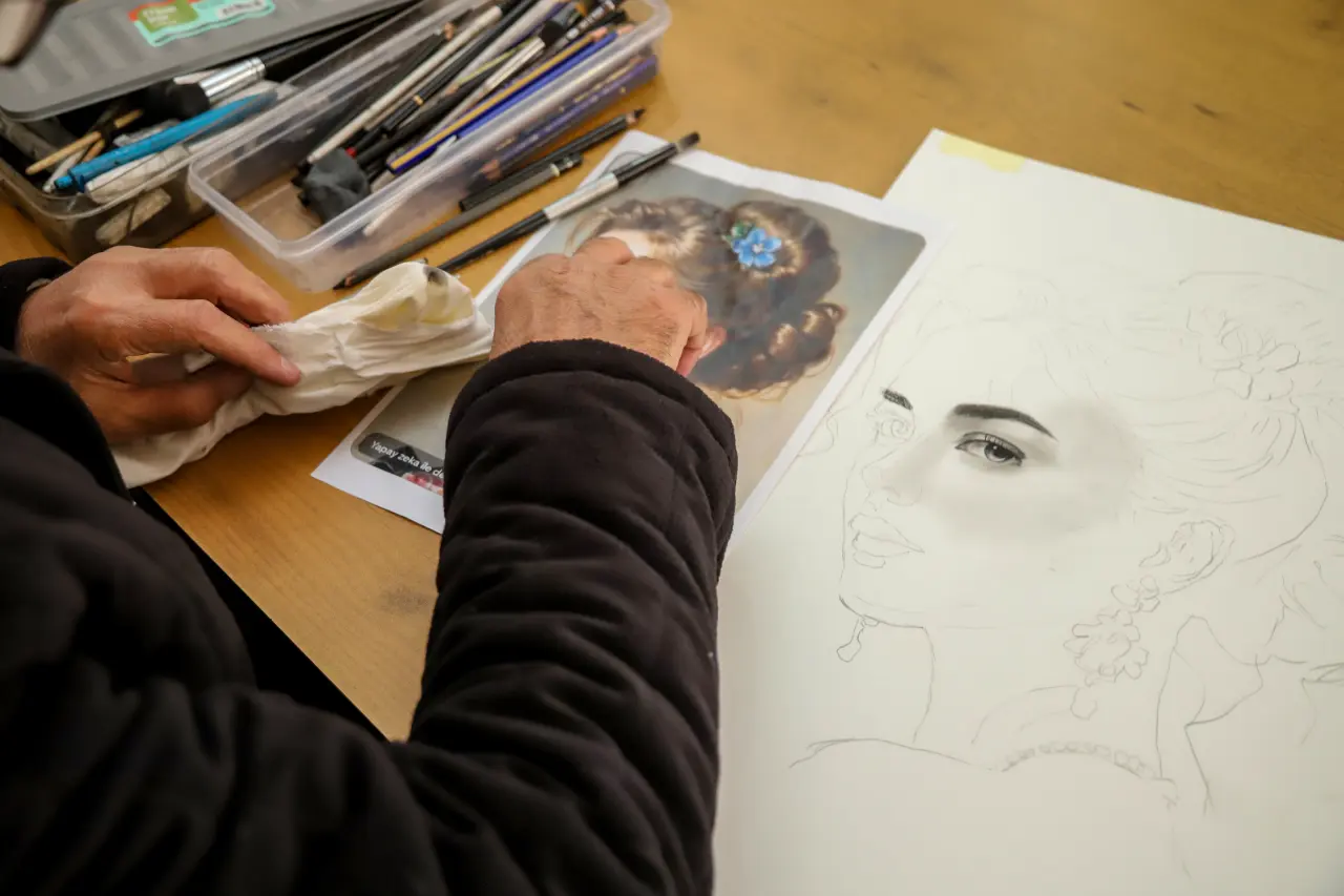 Gümüşhaneli Ressam Fikret Bozkır Portreleriyle İz Bırakıyor 2