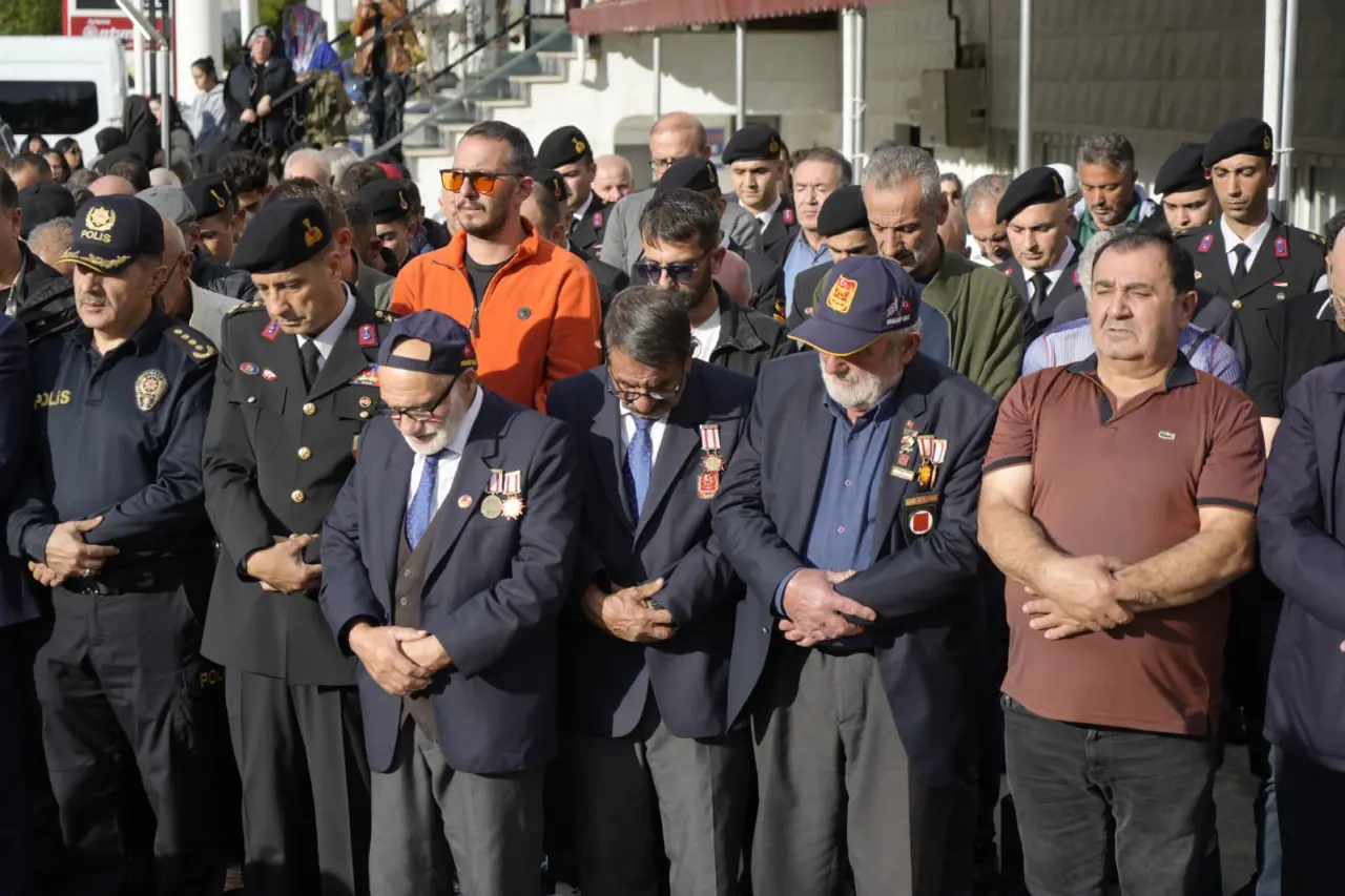 Kıbrıs Gazisi İlyas Kullukçu son yolculuğuna uğurlandı 7
