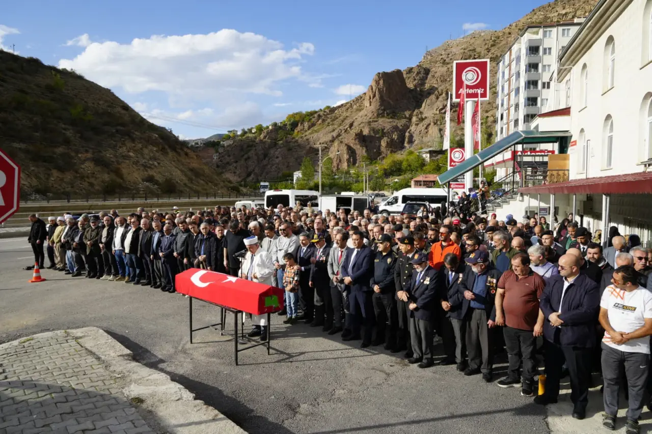 Kıbrıs Gazisi İlyas Kullukçu son yolculuğuna uğurlandı 5