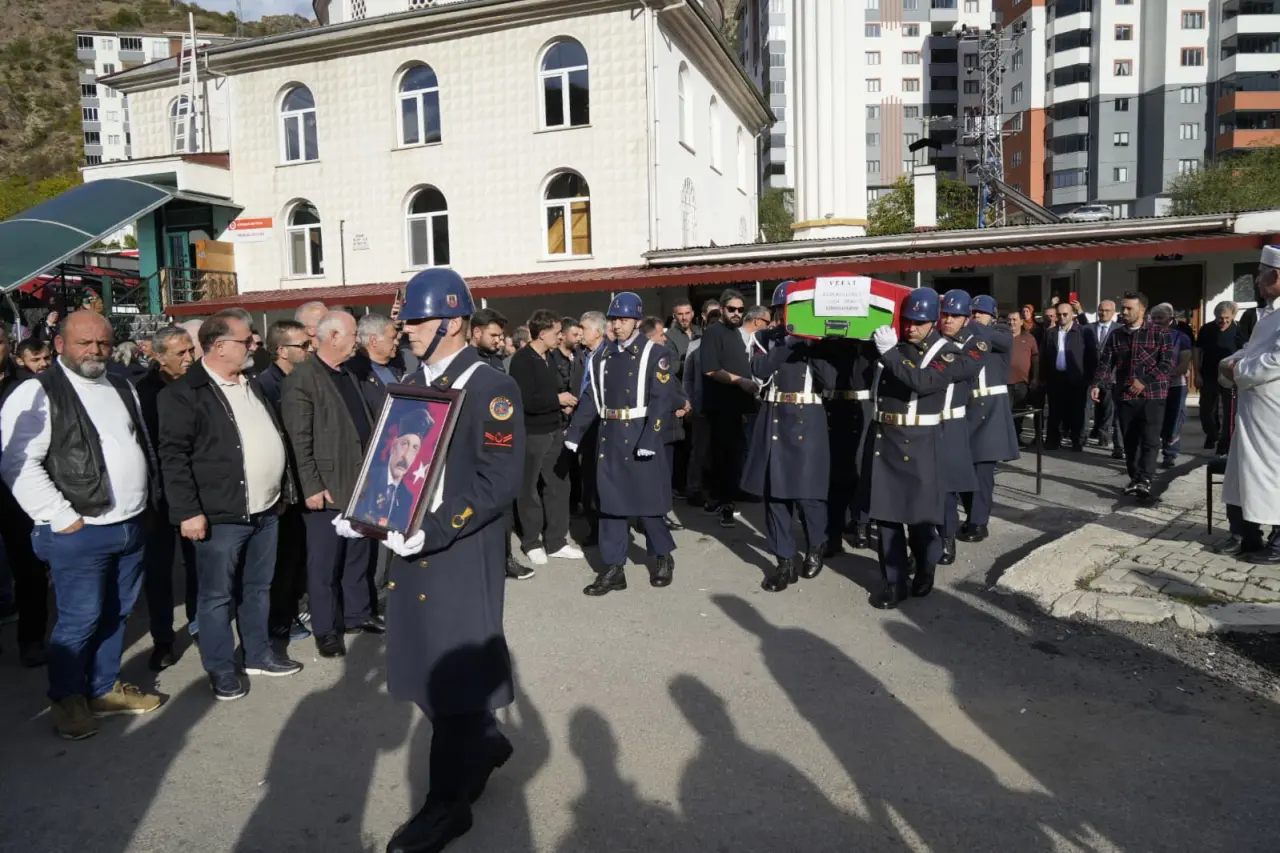 Kıbrıs Gazisi İlyas Kullukçu son yolculuğuna uğurlandı 9
