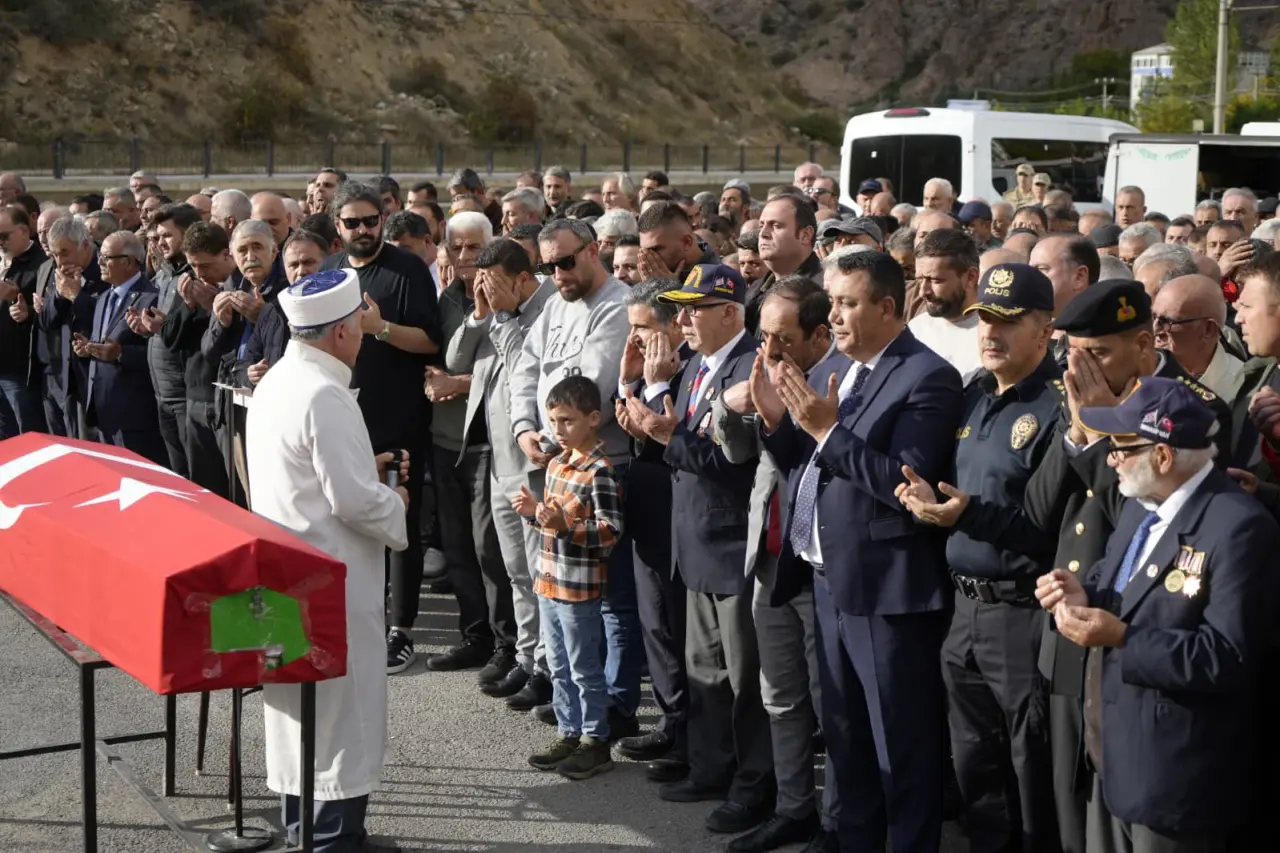 Kıbrıs Gazisi İlyas Kullukçu son yolculuğuna uğurlandı 8