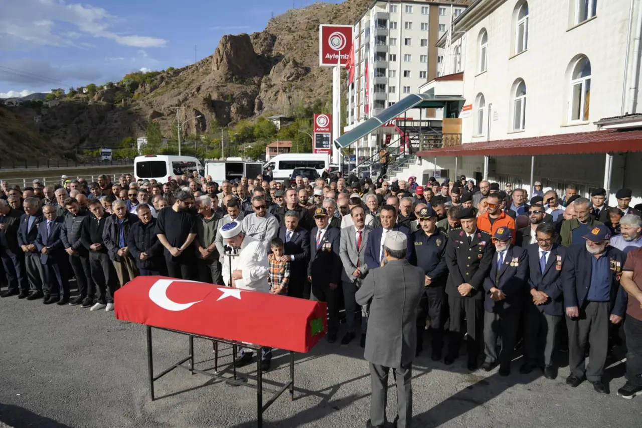 Kıbrıs Gazisi İlyas Kullukçu son yolculuğuna uğurlandı 1