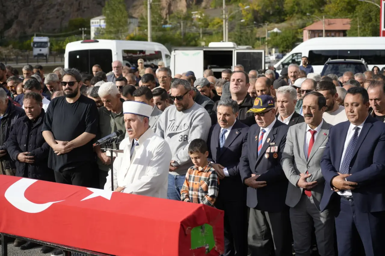Kıbrıs Gazisi İlyas Kullukçu son yolculuğuna uğurlandı 6