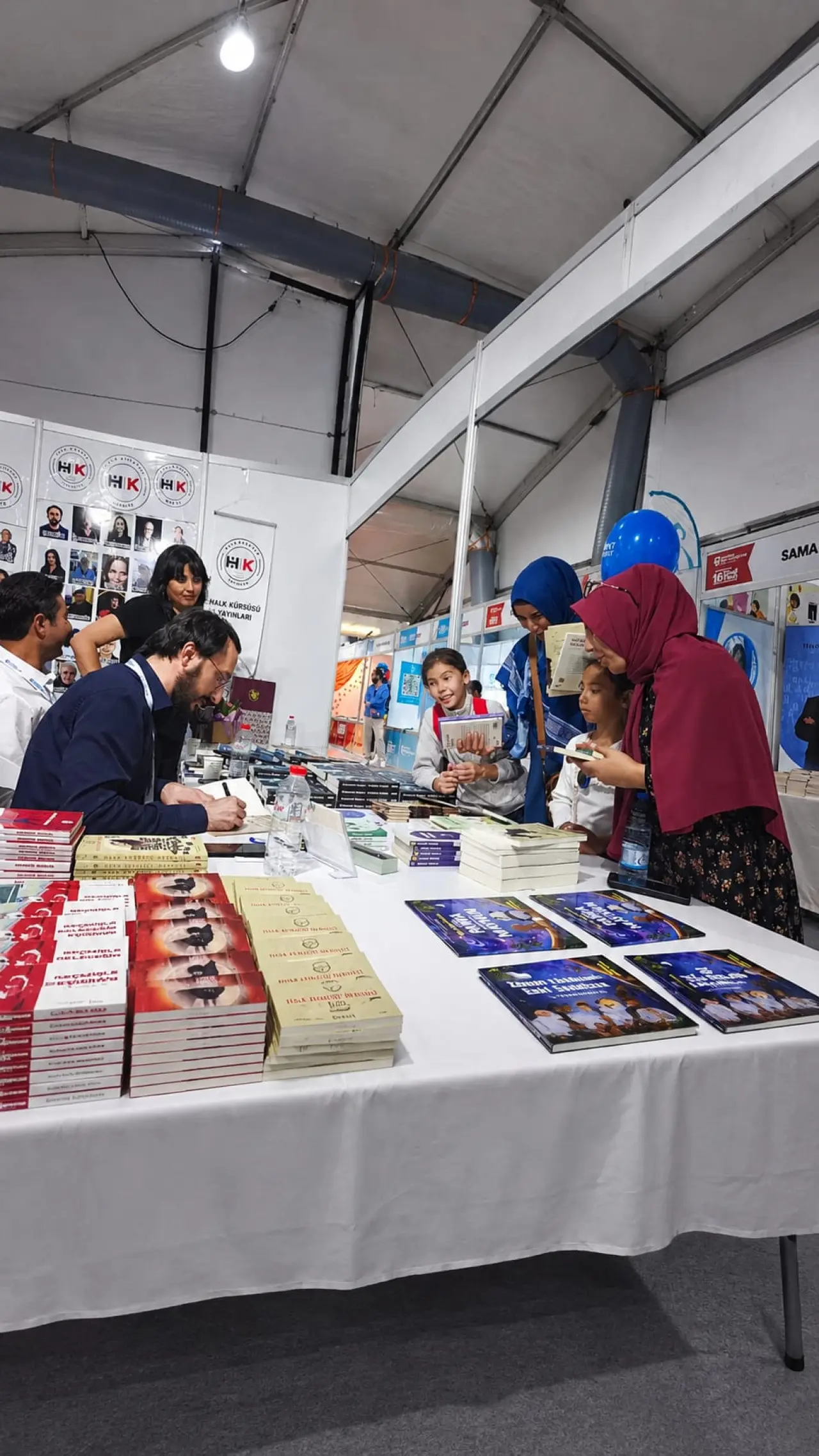 Kocaeli Kitap Fuarı’nda Gümüşhaneli Yazara Yoğun İlgi: Saatler İçinde Hepsi Tükendi! 14