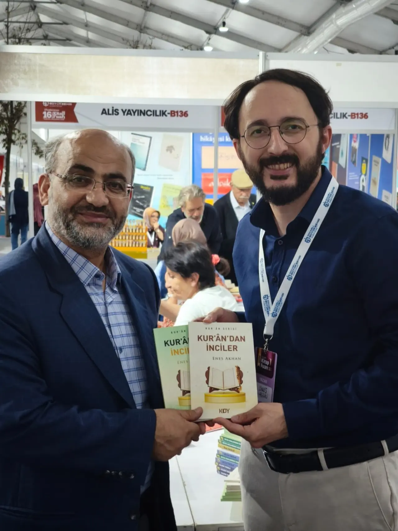 Kocaeli Kitap Fuarı’nda Gümüşhaneli Yazara Yoğun İlgi: Saatler İçinde Hepsi Tükendi! 2