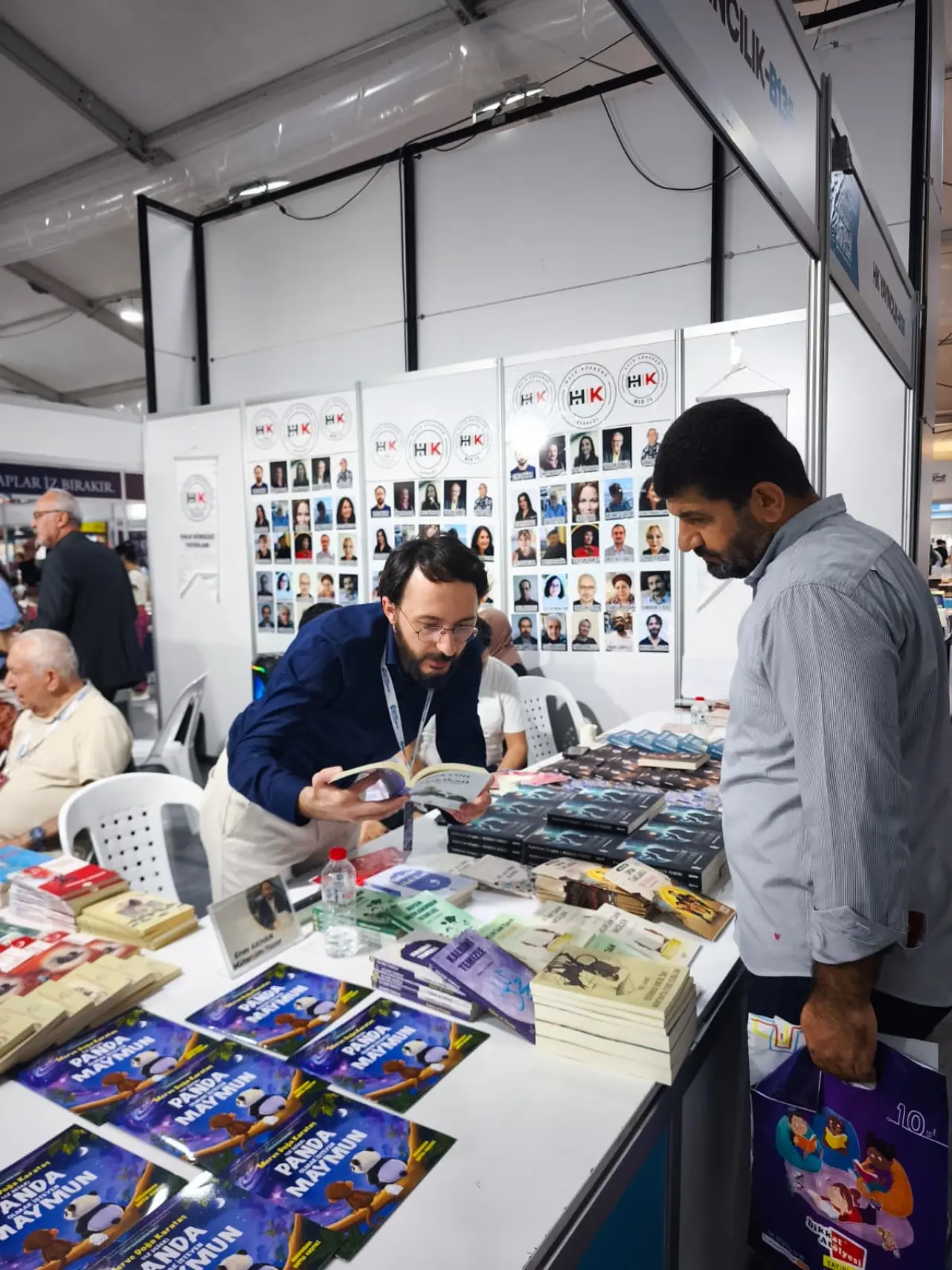 Kocaeli Kitap Fuarı’nda Gümüşhaneli Yazara Yoğun İlgi: Saatler İçinde Hepsi Tükendi! 6