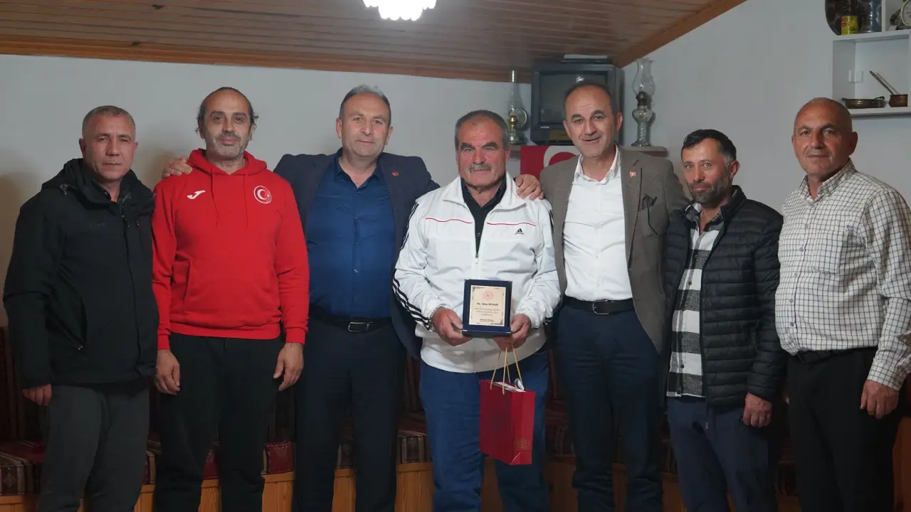 Şampiyon Sporcuya Yıllar Sonra Büyük Sürpriz: Yenice Köyünde Duygusal Anlar 12