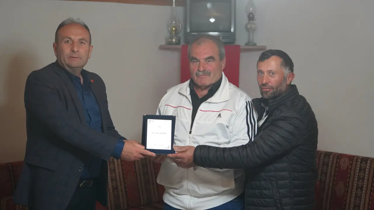 Şampiyon Sporcuya Yıllar Sonra Büyük Sürpriz: Yenice Köyünde Duygusal Anlar 1