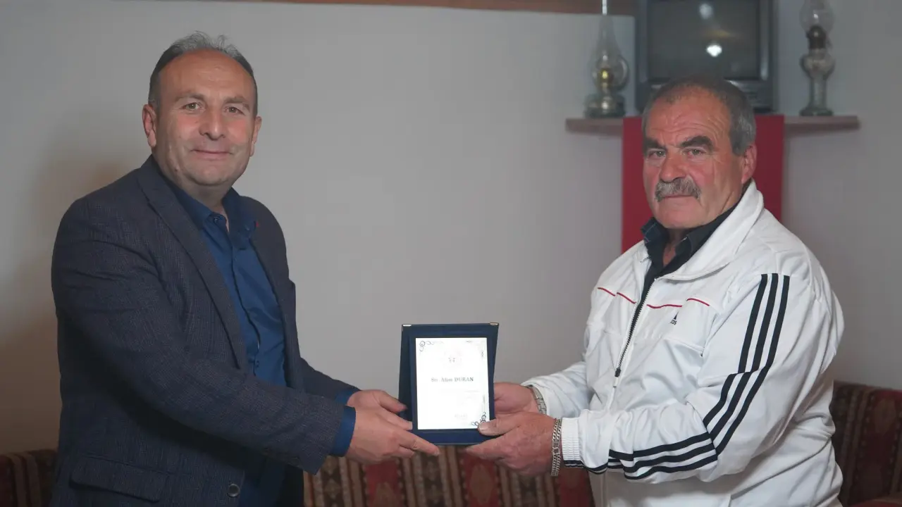 Şampiyon Sporcuya Yıllar Sonra Büyük Sürpriz: Yenice Köyünde Duygusal Anlar 3