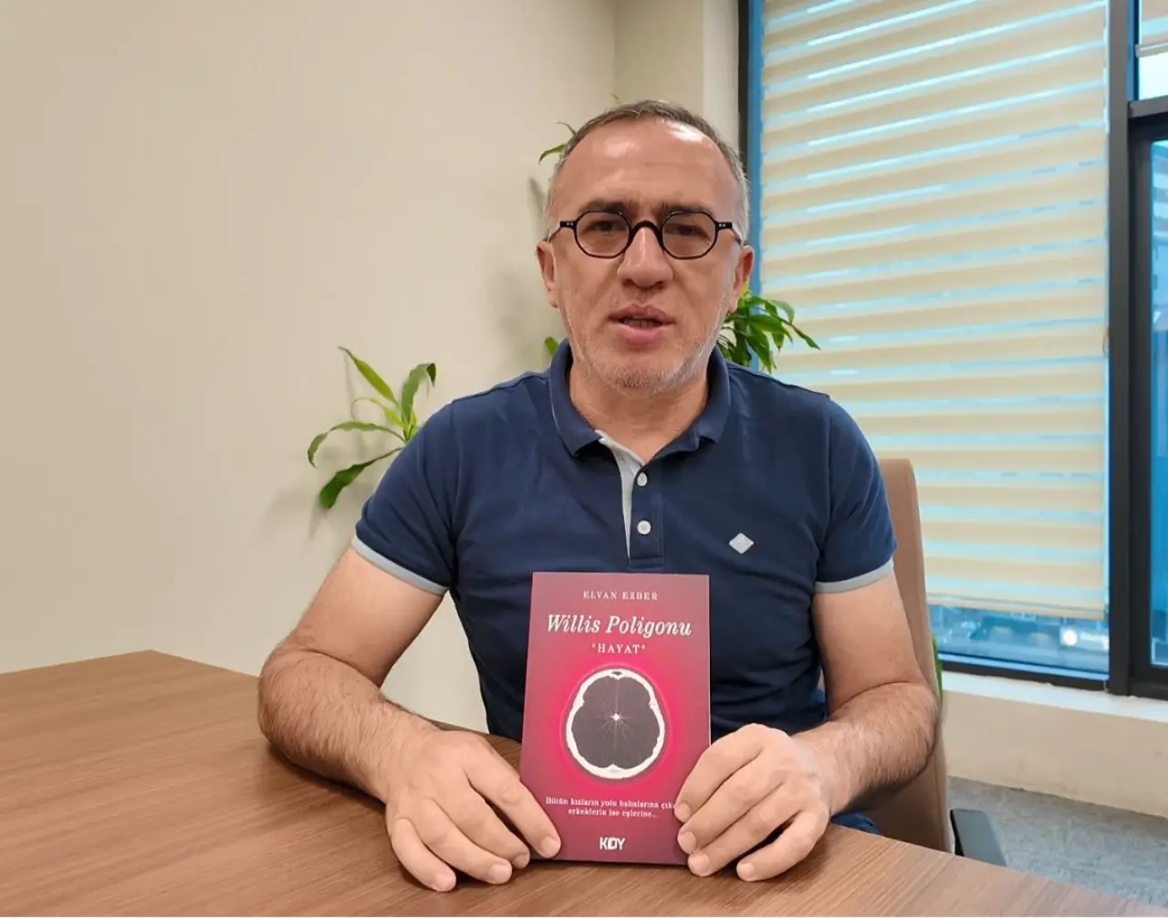 Sosyal Medyayı Kapatıp Kitaplara Sığınan Kıvanç Tatlıtuğ’a Gümüşhaneli yazardan sürpriz destek 3
