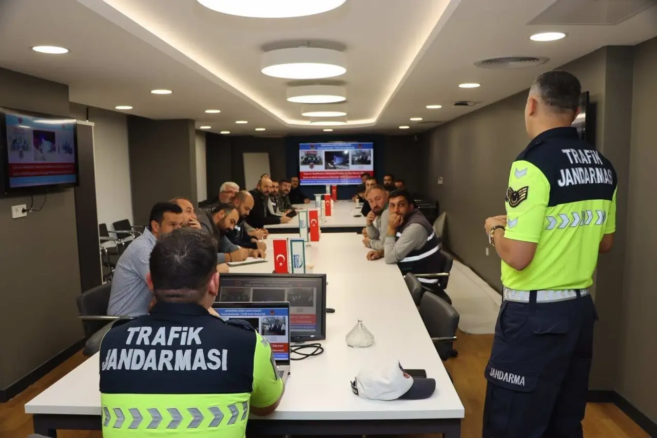 Trafikte Güvenlik İçin Bir Araya Geldiler: 96 Personel Eğitimden Geçti! 3