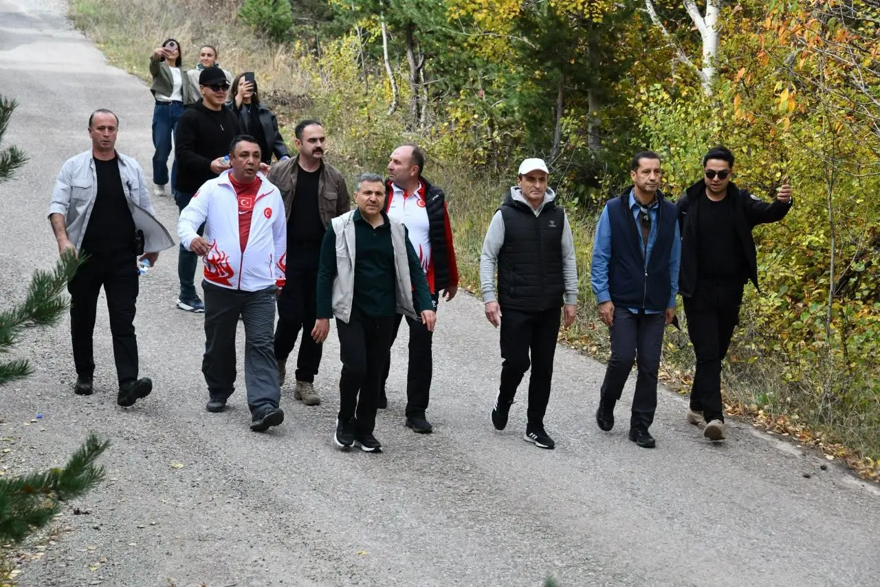 Sonbaharın sarısına Cumhuriyet’in kırmızısı eşlik etti 4