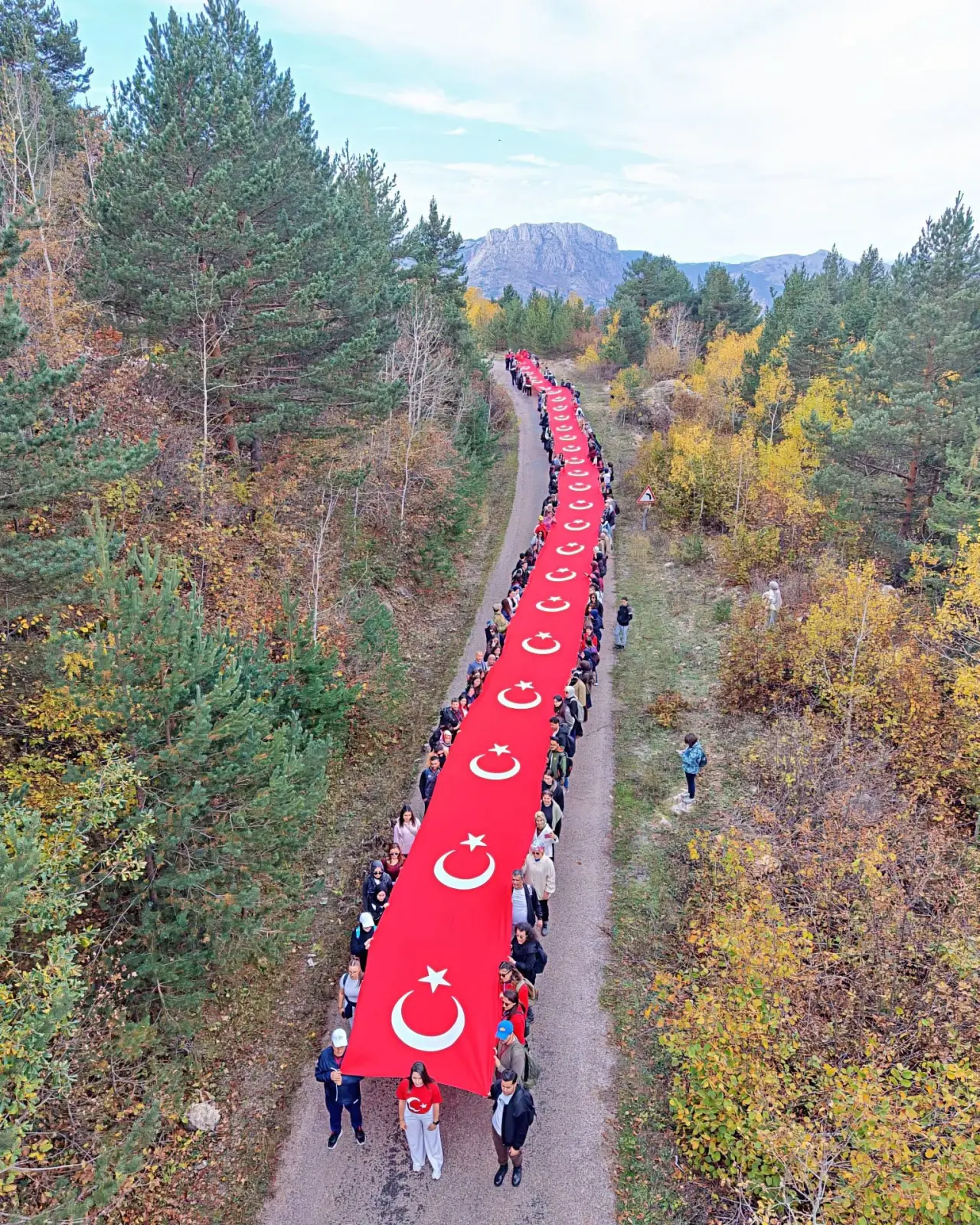 Sonbaharın sarısına Cumhuriyet’in kırmızısı eşlik etti 2