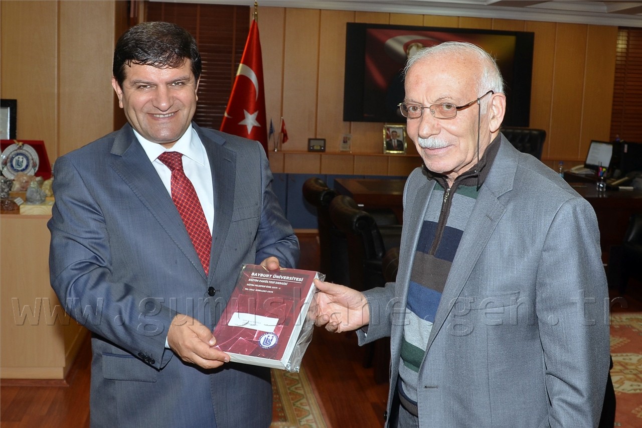 Rektör Yardımcısı Prof.Dr. Necmettin Tozlu ise Eğitim Fakültesi Dergisi takdim etti. 