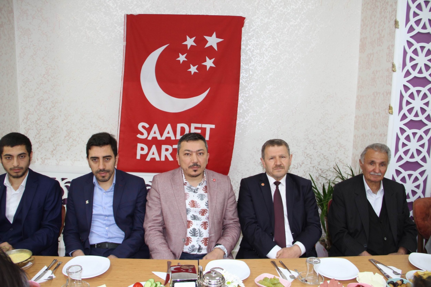 Saadet Partisi (SP) Gümüşhane İl Başkanı Av.Akın Demir, 24 Haziran’da yapılacak olan 27. dönem Milletvekilleri erken genel seçimlerinde aday adaylığını açıkladı.