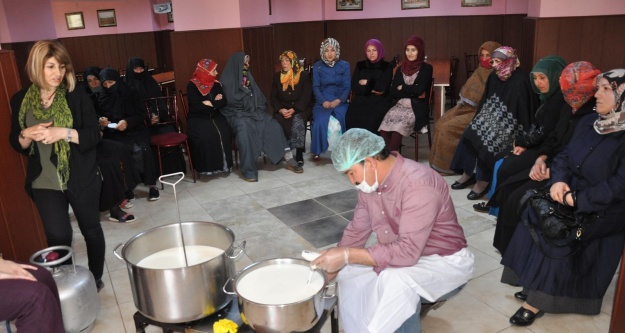 Köse’de kadın çiftçilere peynir yapımı eğitimi