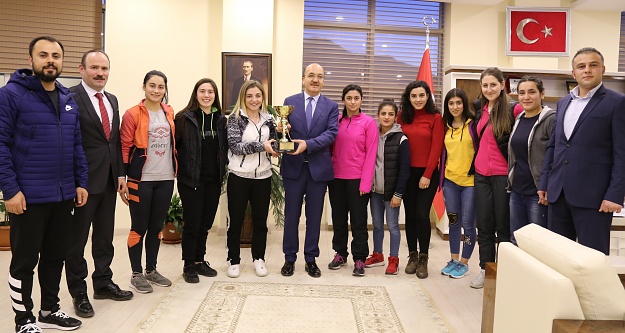 GÜ Bayan Futsal takımı 1.ligde
