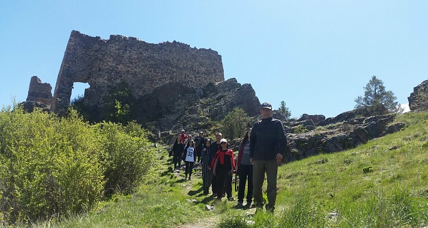 Gümüşhaneli dağcılar kadim şehir Süleymaniye’den Canca kalesine yürüdü
