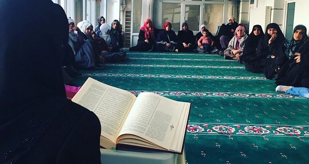 Kadınlar ‘Cami’de bir vakit’te buluşuyor