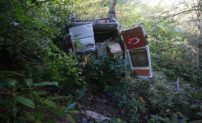 Kürtün’de minibüs uçuruma yuvarlandı: 3 ölü, 3 yaralı